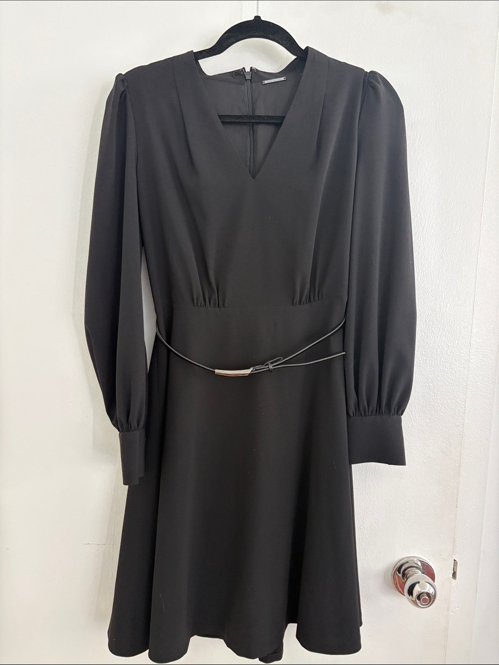 Ellie Tahari - Classic V Neck Dress with Belt - Size 6